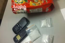 Thấy 141, ném ngay “kẹo” vào gần lò than