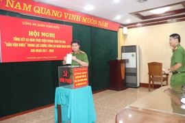 Hàng nghìn áo phao, áo mưa gửi đến nhân dân, đồng đội ở miền Trung