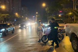 Công an Hà Nội mật phục, vây bắt hàng chục đối tượng điều khiển xe máy phân khối lớn rú ga, lạng lách trên đường Võ Chí Công