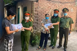 Đến với những người neo đơn, khó khăn để tiếp thêm sức mạnh vượt qua Covid-19