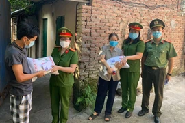 Đến với những người neo đơn, khó khăn để tiếp thêm sức mạnh vượt qua Covid-19