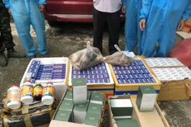 Xe khách nhồi thuốc lá, tân dược và mỹ phẩm lậu định "thông chốt" Covid-19