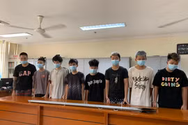 Đang chờ tòa xử về tội cướp, tiếp tục rủ nhau mang dao kiếm đi 'xử' đối thủ