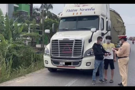 Xử phạt hàng trăm triệu đồng xe quá tải phá nát quốc lộ