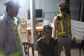 Nhét 2 kg ma túy đã trong xe taxi hòng trốn trạm CSGT 