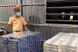 Cảnh sát giao thông thu giữ 10 nghìn bao thuốc lá lậu