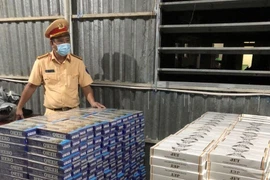 Cảnh sát giao thông thu giữ 10 nghìn bao thuốc lá lậu