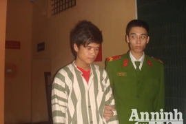 "Sát thủ" đột nhập phòng trọ, giết hại nữ sinh tỏ ra hoảng loạn