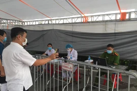 Những lá chắn thép tự động quét mã QR code tại các cửa ngõ ra vào Thủ đô