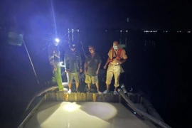 Tấn công mạnh “cát tặc” trên các tuyến sông mùa nước cạn 