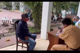 Sử dụng giấy tờ giả mạo quân đội để qua chốt kiểm soát Covid-19