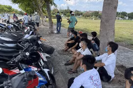 Xử lý nhiều đối tượng tụ tập, điều khiển xe máy gây rối trật tự công cộng 