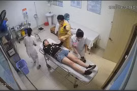 Phát bệnh tim giữa đường, người phụ nữ được Cảnh sát giao thông cứu giúp