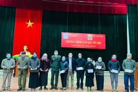 Đong đầy yêu thương với người dân nghèo Hòa Bình