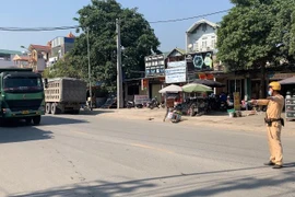 Quyết liệt xử lý xe quá tải ở cửa ngõ phía Tây Bắc Thủ đô
