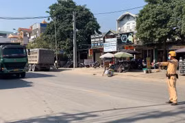 Quyết liệt xử lý xe quá tải ở cửa ngõ phía Tây Bắc Thủ đô