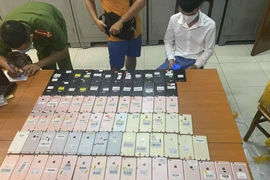 Truy tìm chủ nhân của hàng chục điện thoại iPhone nhập lậu