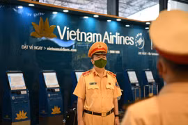 Video: Chi viện CSGT vào TP Hồ Chí Minh để chống dịch Covid-19 