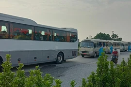 Cảnh sát giao thông các tỉnh phối hợp liên hoàn, đón dẫn người dân về quê an toàn 