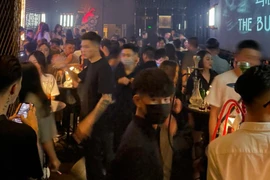 Phạt 30 triệu đồng quán bar trong phố cổ hoạt động quá giờ