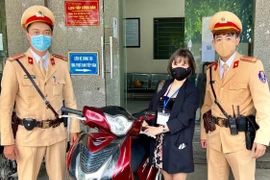 Bị mất trộm xe máy từ 3 năm trước, cô gái xúc động khi được CSGT giúp tìm thấy