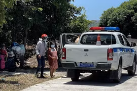 Cảnh sát giao thông đưa sản phụ sắp sinh con đến bệnh viện an toàn