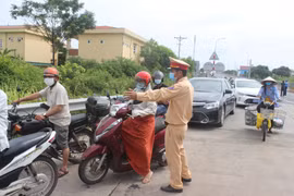 Phòng CSGT Công an Hà Nội hướng dẫn công dân nguyên tắc phòng, tránh Covid