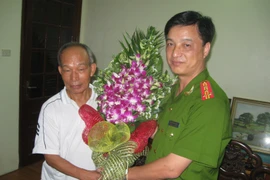 Thăm hỏi, chúc mừng các đồng chí nguyên lãnh đạo CATP Hà Nội