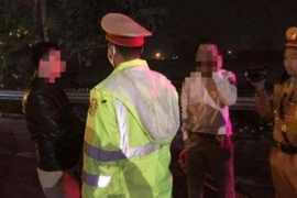 Say rượu, lái xe ngủ trong ca bin trên cao tốc
