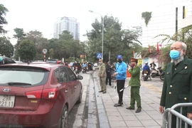 Đảm bảo an toàn giao thông, phòng chống dịch Covid-19 tại Cổng trường học 