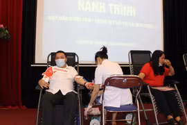 Công an quận Cầu Giấy hiến máu cứu người gặp nạn trong mùa dịch Covid-19