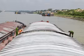 Video: Bắt giữ, khám xét đường dây buôn lậu than lớn trong mùa Covid-19