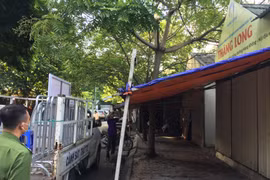 Xử lý nghiêm tình trạng lợi dụng dịch bệnh Covid-19 để dựng lều lán “xẻ thịt” vỉa hè