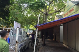 Xử lý nghiêm tình trạng lợi dụng dịch bệnh Covid-19 để dựng lều lán “xẻ thịt” vỉa hè