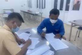 Phạt hơn 18 triệu đồng vì lợi dụng xe cứu hộ chở người qua chốt kiểm soát dịch Covid-19