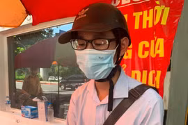 Tự làm giả giấy đi đường để 'tung tăng' trong mùa dịch giãn cách