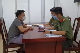 Giả danh bác sỹ điều trị bệnh nhân Covid-19 để lừa đảo chiếm đoạt tài sản