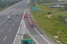 Xe đi ngược chiều, lùi liên tiếp vi phạm trên cao tốc