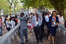 90 đại biểu, nghị sỹ IPU 132 thăm đền Ngọc Sơn