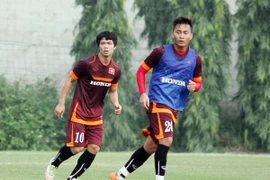 HLV Miura cho Công Phượng, Tuấn Tài làm "bình vôi" trong buổi tập