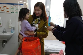 Mang nụ cười cho trẻ thơ trong ngày Tết