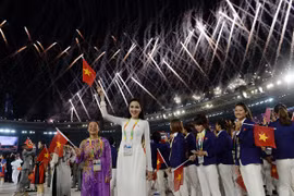 Hoa hậu Diễm Hương nổi bật trong Lễ khai mạc SEA Games 27