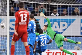 Kỳ dị bàn thắng "ma" của Leverkusen