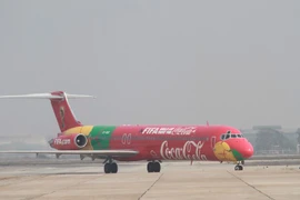 Tận mắt ngắm Cúp vàng FIFA ở Việt Nam