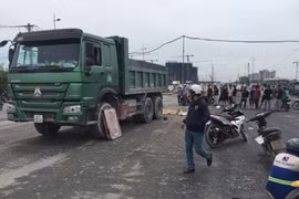 Hướng dẫn xe ben lùi, nam công nhân bị cán tử vong