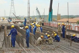 Ép công nhân đi làm dịp 30-4 và 1-5 bị phạt tới 50 triệu đồng