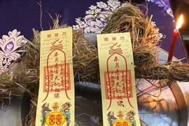 Mua "bùa yêu" qua mạng, tiền mất tật vẫn mang