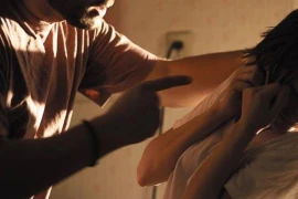 Từ 1-1: Chồng không cho vợ đi làm, cha mẹ phân biệt con trai, gái bị phạt tới 5 triệu đồng