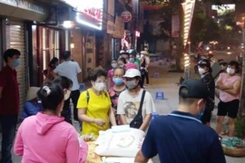 Chuyện cổ tích giữa Thủ đô Hà Nội: Một chủ quán ăn tặng hàng trăm suất quà cho người nghèo mùa dịch