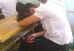  Bộ Giáo dục và Đào tạo cần làm rõ việc cho học sinh sử dụng điện thoại trong lớp học